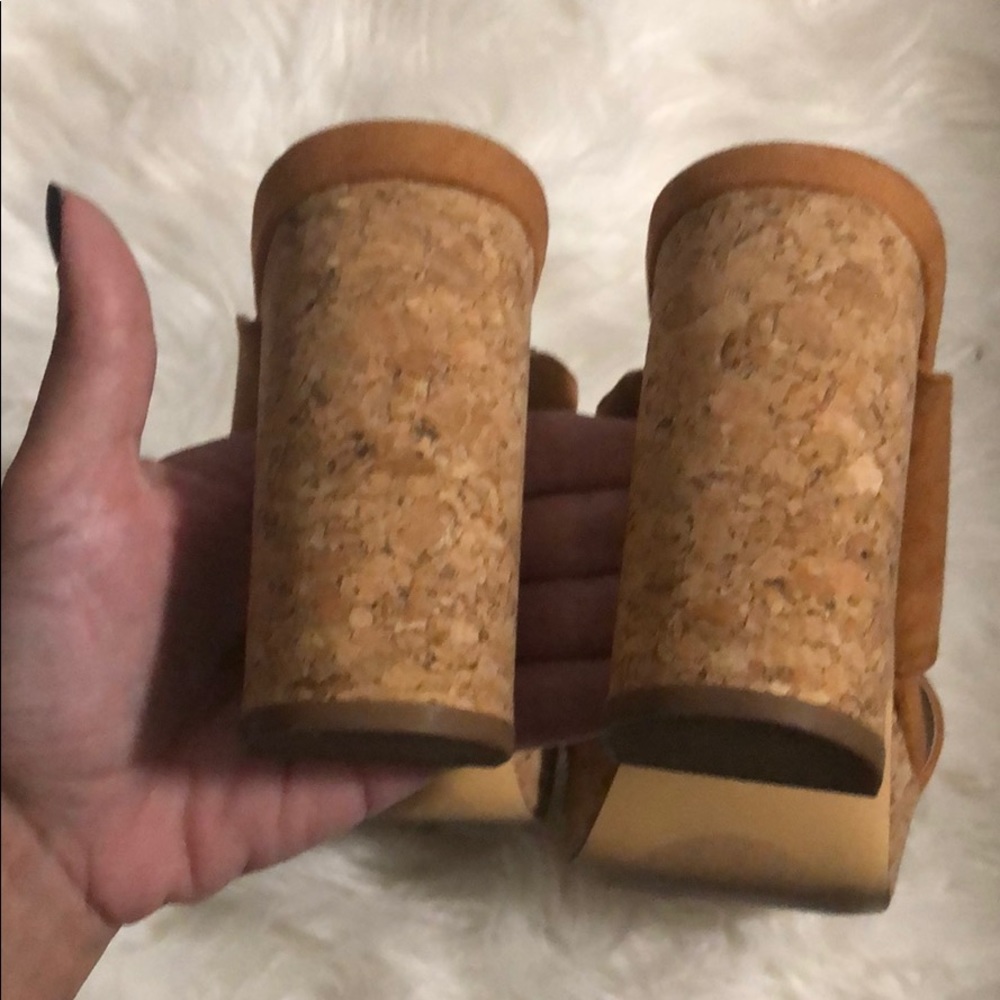 Lulu’s heels - Picture 4 of 6